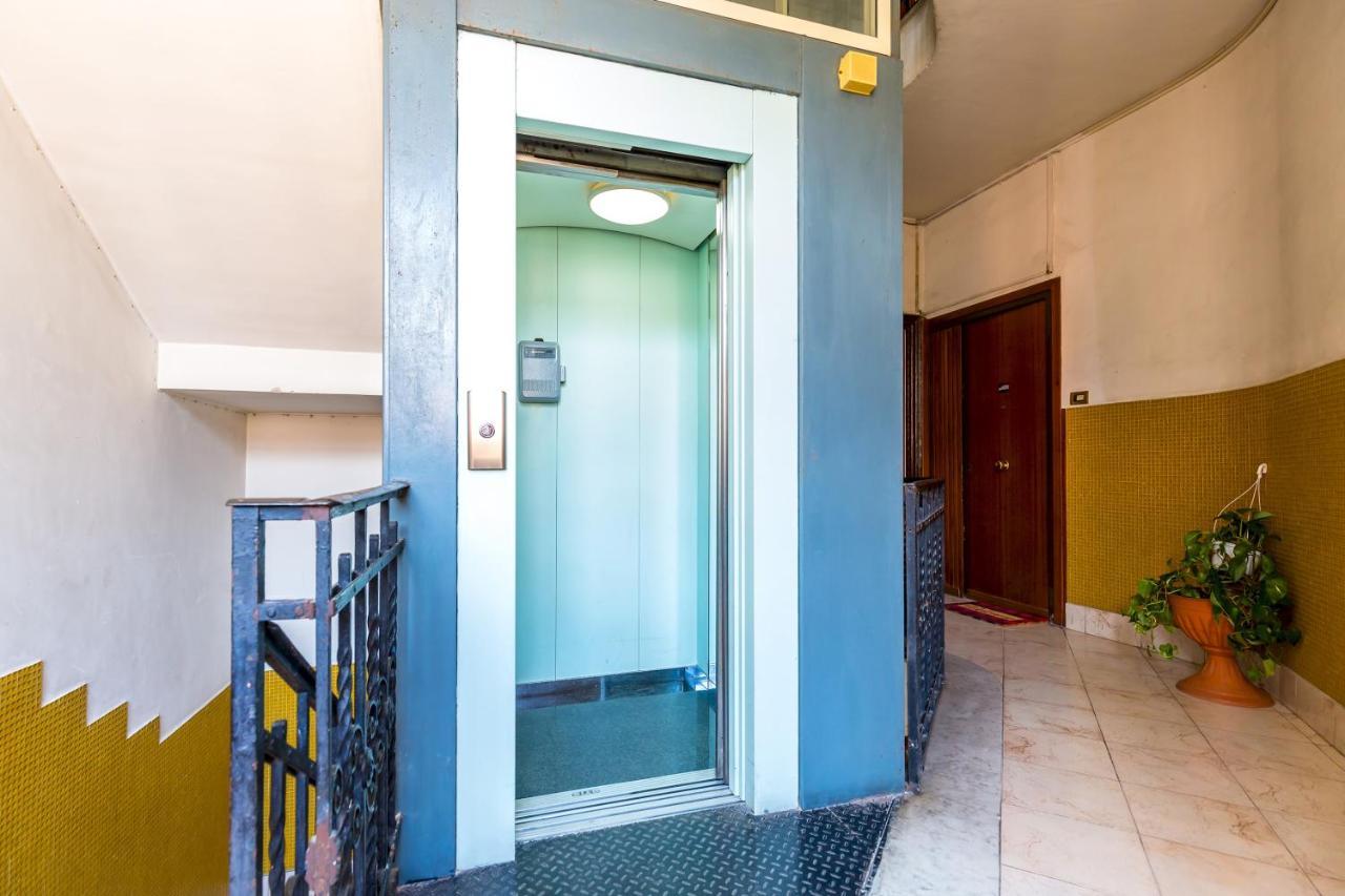 Rione Emanuele III - 4 Bedroom Apartment Naples Exterior photo
